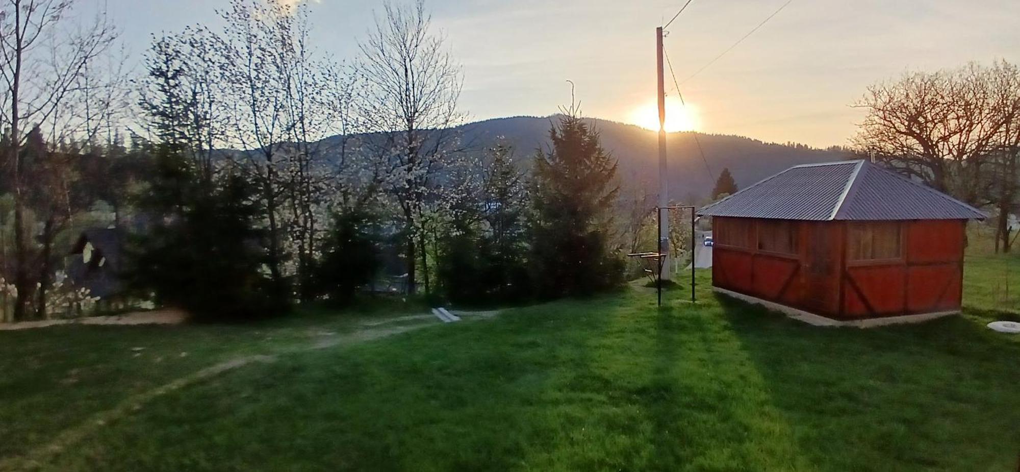 на пагорбі Country house Mykulychyn